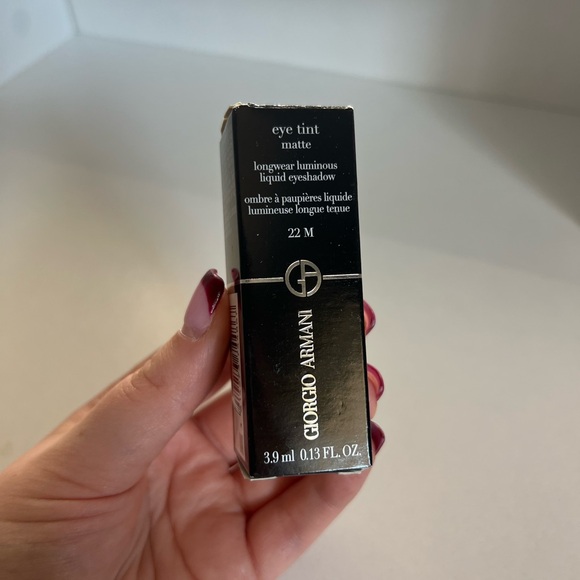 Giorgio Armani Eye Tint Long Lasting Matte Eyeshadow - 22M in Cashew - Picture 4 of 8